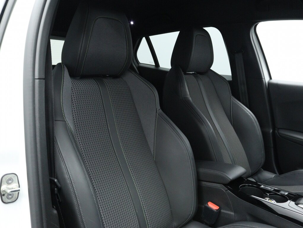 Peugeot e-2008 EV GT 50 kWh | All seasons | Navigatie | Camera - Afbeelding 4