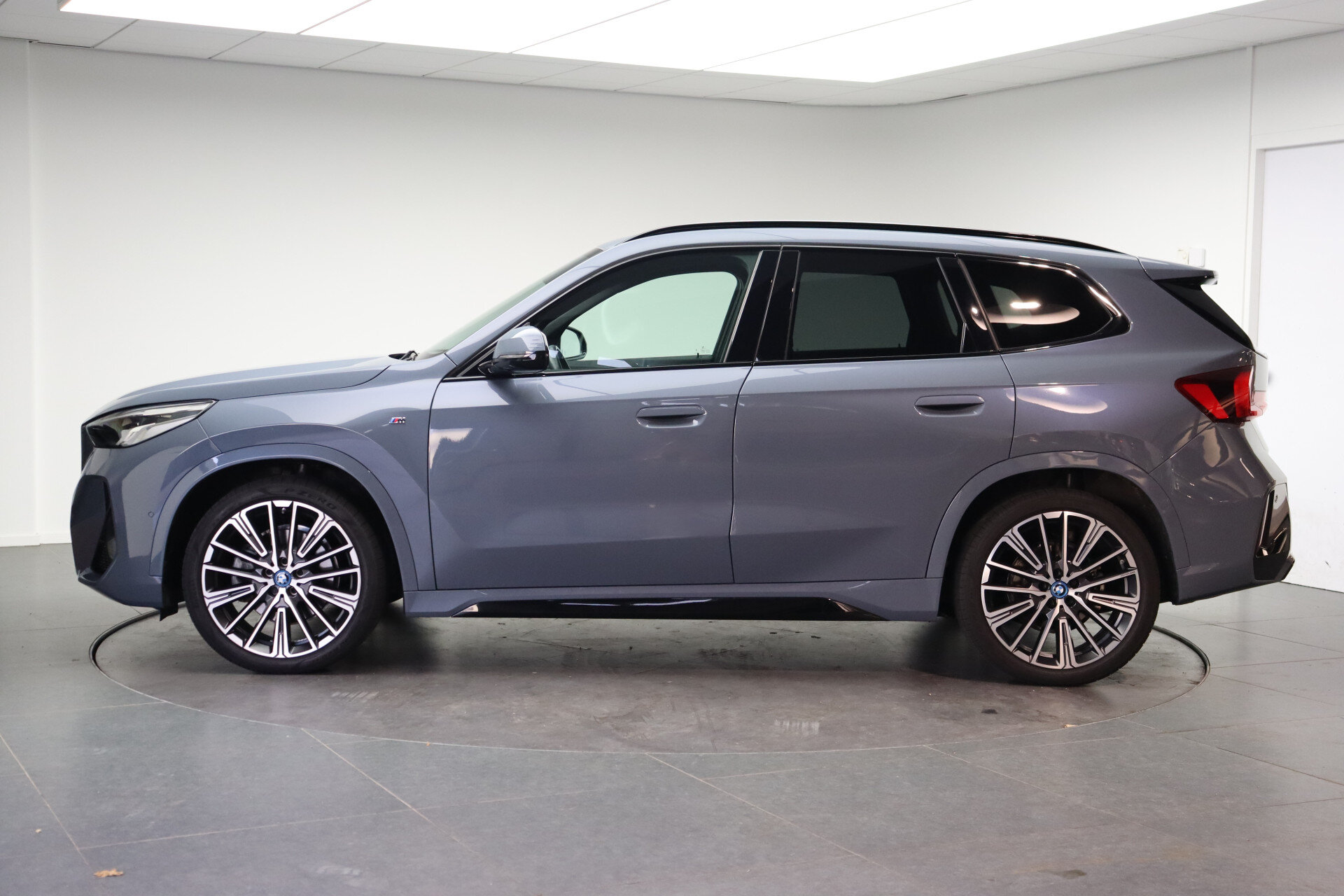 BMW iX1 xDrive30 M Sport - Afbeelding 2