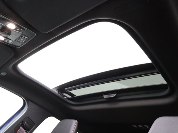 Elektrisch bedienbaar glazen schuif- en kanteldak