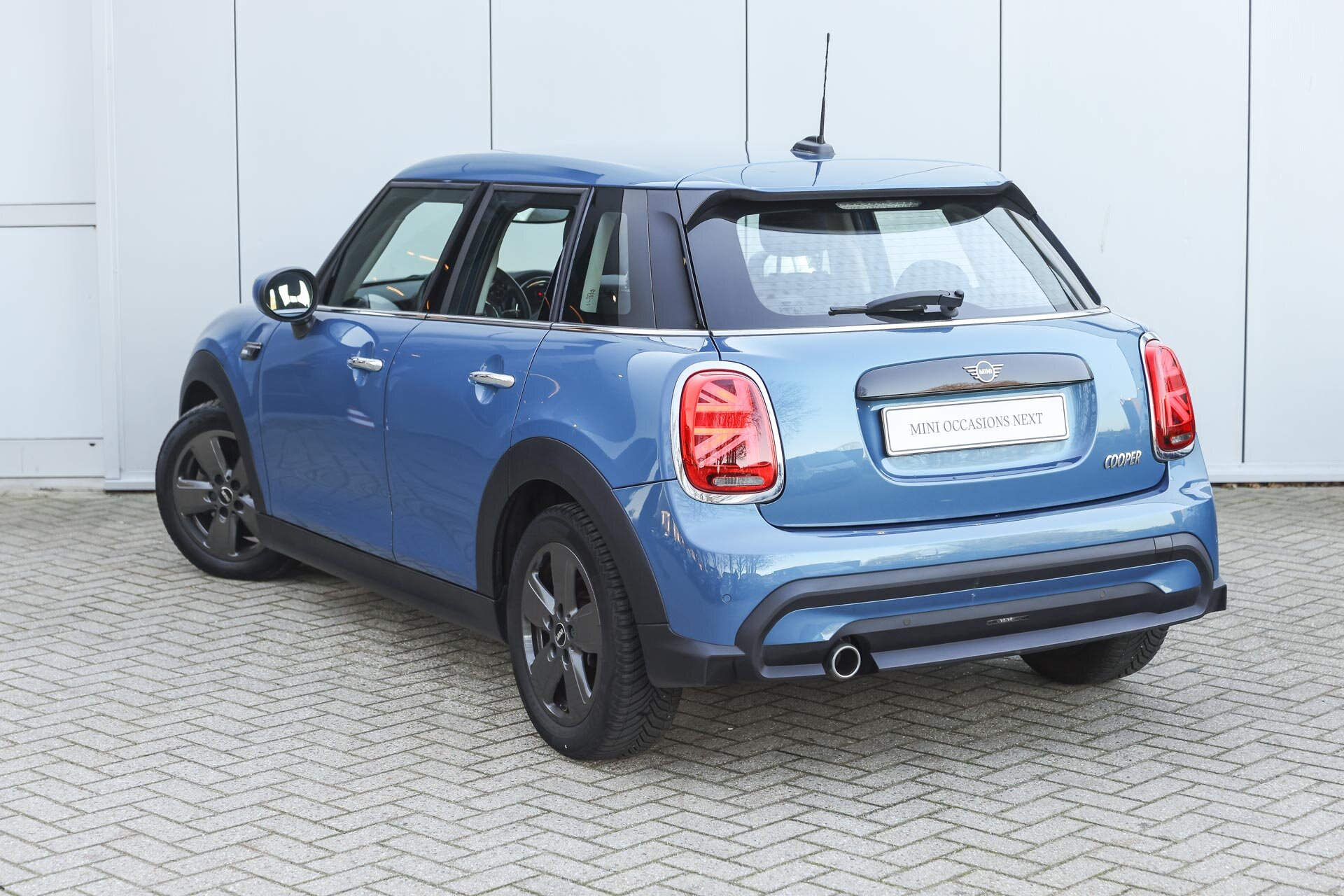 MINI Hatchback Cooper Classic Automaat - Afbeelding 2