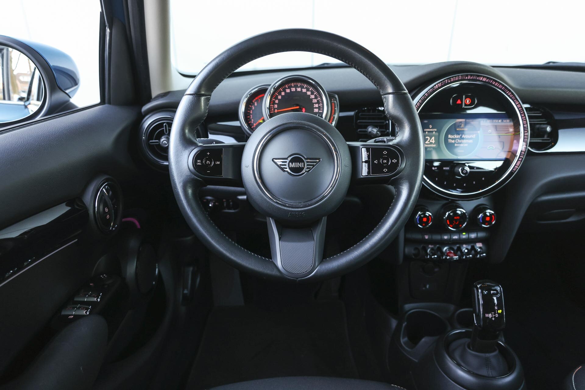 MINI Hatchback Cooper Classic Automaat - Afbeelding 3