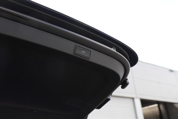 elektrisch bedienbare achterklep met sensorsturing