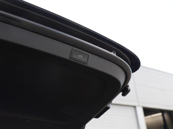 elektrisch bedienbare achterklep met sensorsturing