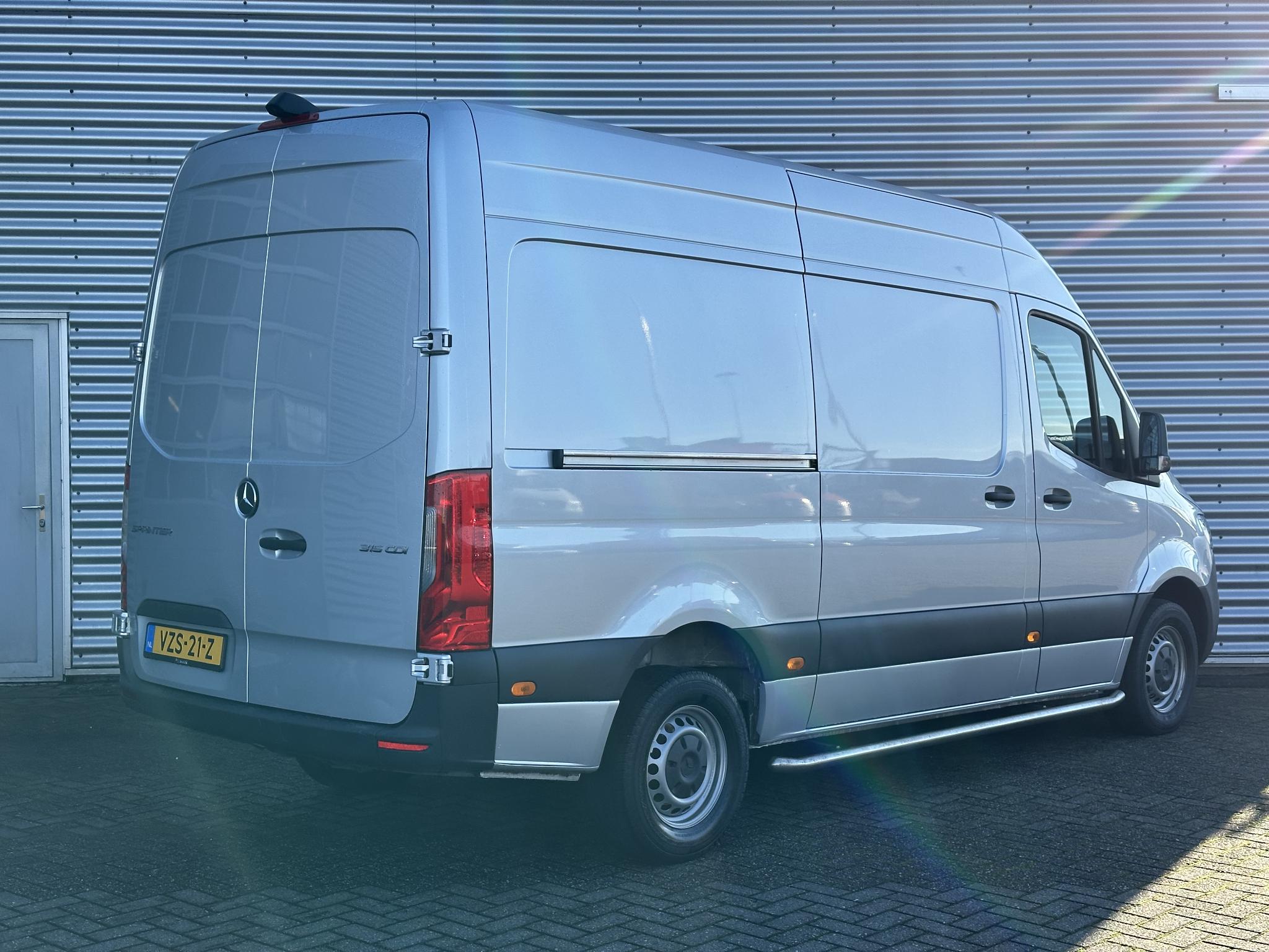 Mercedes-Benz Sprinter 315 CDI  L2H2 Automaat Carplay Navigatie Camera - Afbeelding 2