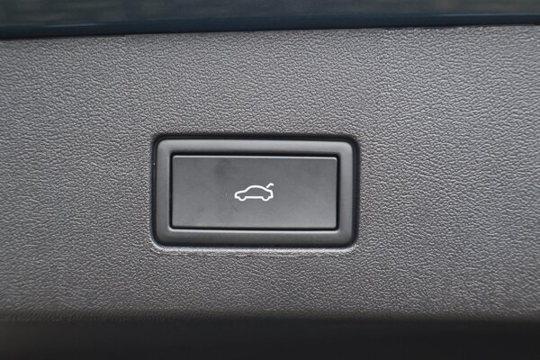 elektrisch bedienbare achterklep met sensorsturing elektrisch bedienbare achterklep met sensorsturing