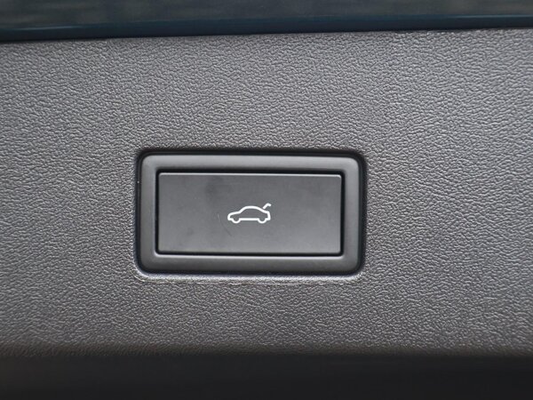 elektrisch bedienbare achterklep met sensorsturing