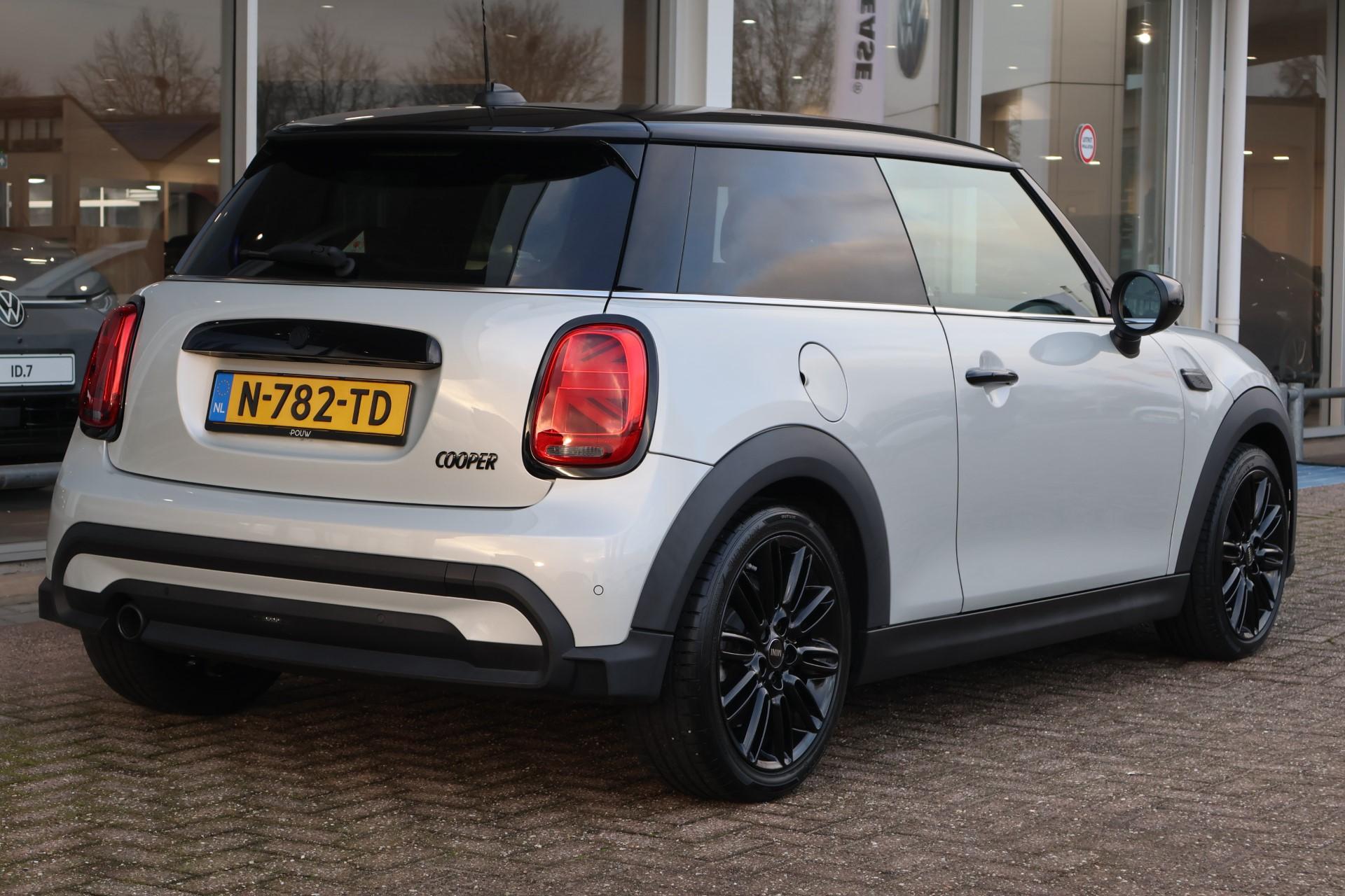 Mini Mini 1.5 136pk AUT Cooper Business Edition - Afbeelding 2