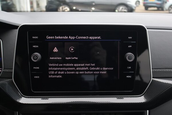 Apple Carplay/Android Auto Apple Carplay/Android Auto