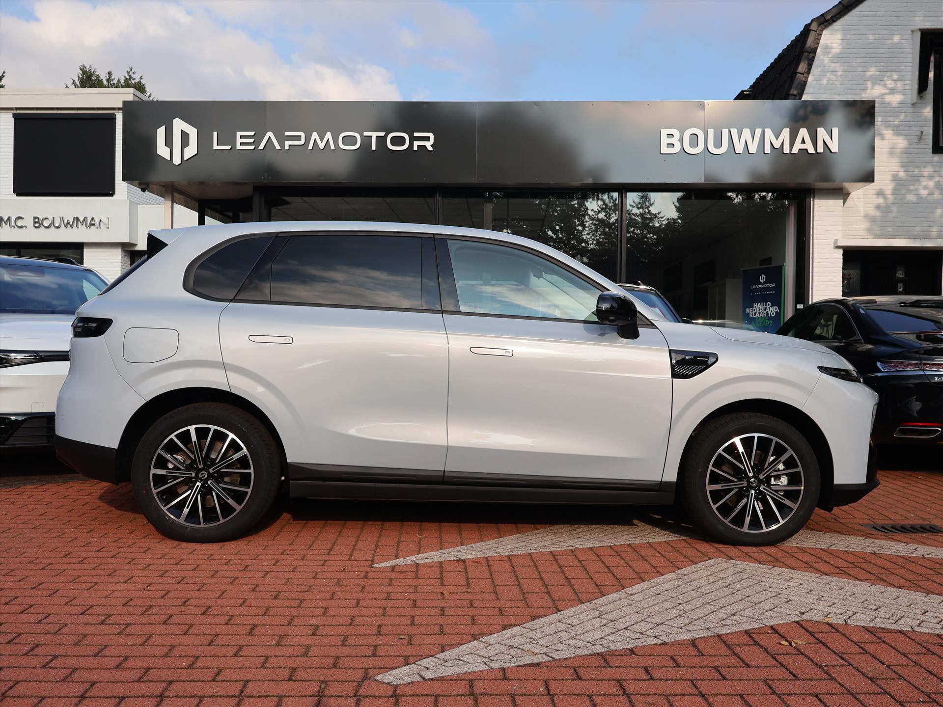 Leapmotor B10 EV 67,1 kWh 218PK Design ProMax, Rijklaarprijs | NIEUW | Panoramadak | Navigatie | Camera | Adaptieve Cruise Control - Afbeelding 5