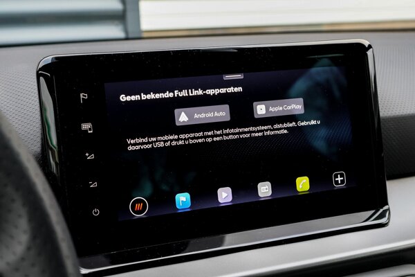 Apple Carplay/Android Auto Apple Carplay/Android Auto