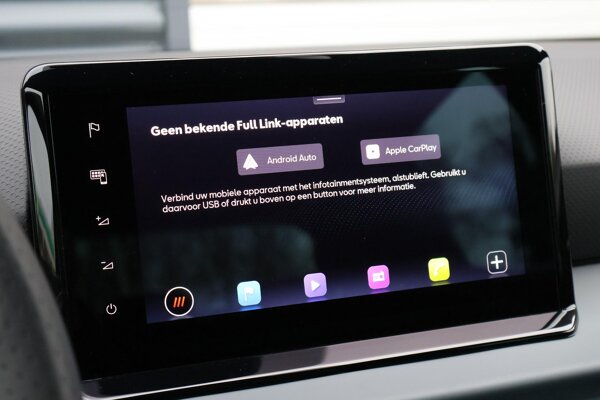 Apple Carplay/Android Auto Apple Carplay/Android Auto