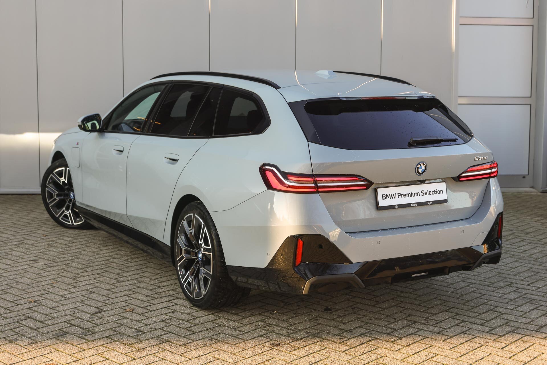 BMW 5 Serie Touring 530e M Sport Automaat - Afbeelding 2