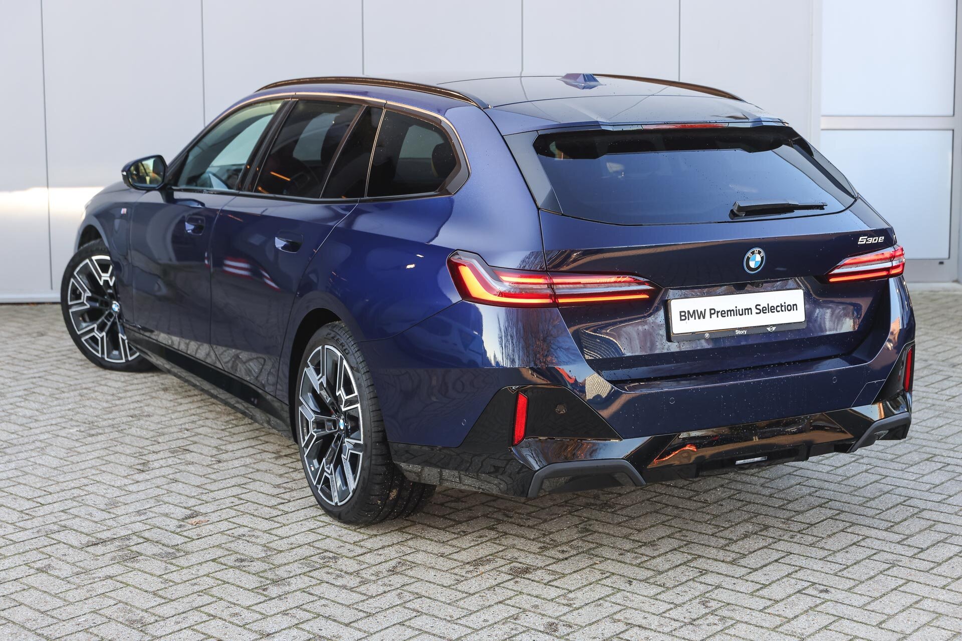 BMW 5 Serie Touring 530e M Sport Automaat - Afbeelding 2