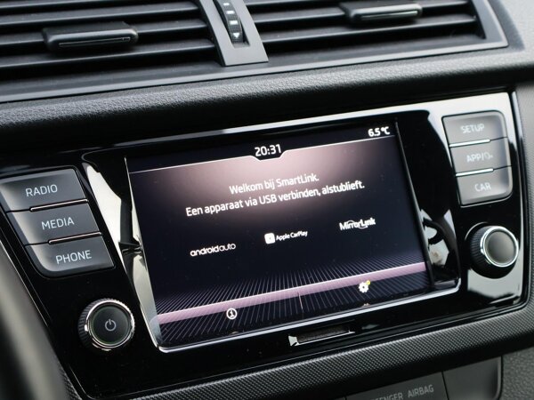 Apple Carplay/Android Auto Apple Carplay/Android Auto