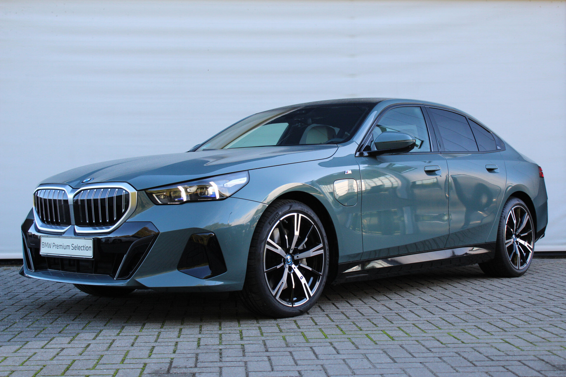 BMW 5 Serie 550e xDrive M Sport Automaat