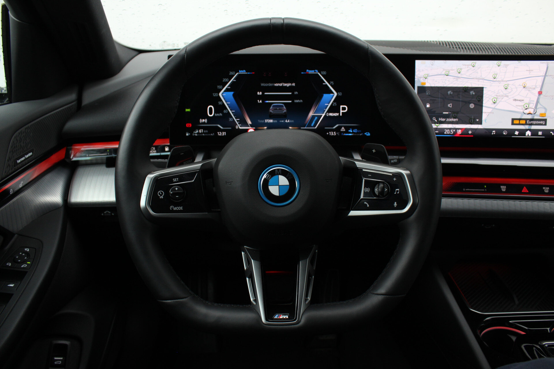 BMW 5 Serie Touring 550e xDrive M Sport Automaat - Afbeelding 3