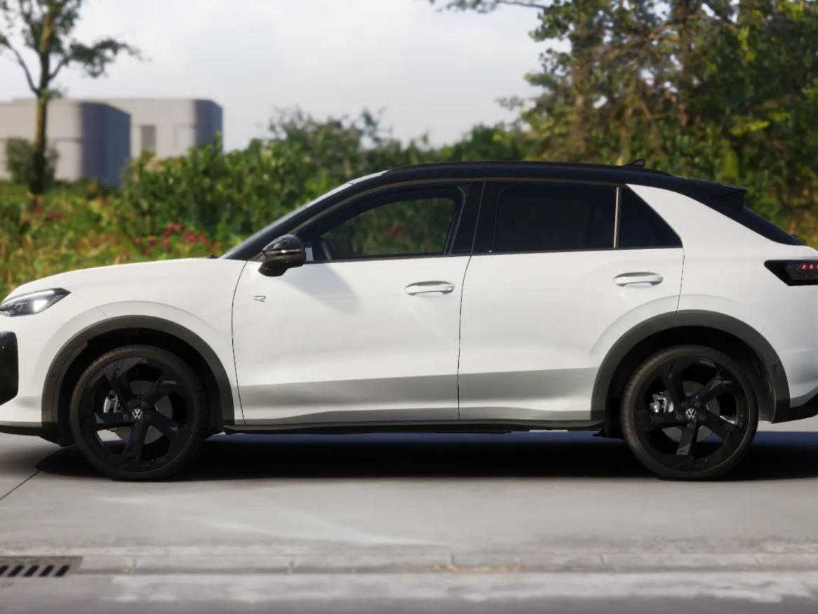 Volkswagen T-Roc R-Line First Edition 1.5 eTSI 110 kW / 150 PK SUV  - Afbeelding 2