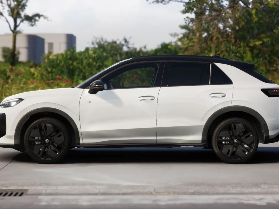 Volkswagen T-Roc R-Line First Edition 1.5 eTSI 110 kW / 150 PK SUV  - Afbeelding 2