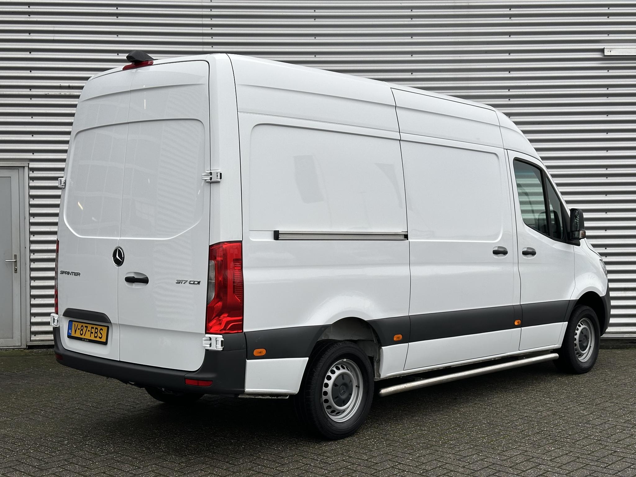 Mercedes-Benz Sprinter 317 CDI  L2H2 Automaat Carplay Navigatie Camera - Afbeelding 2