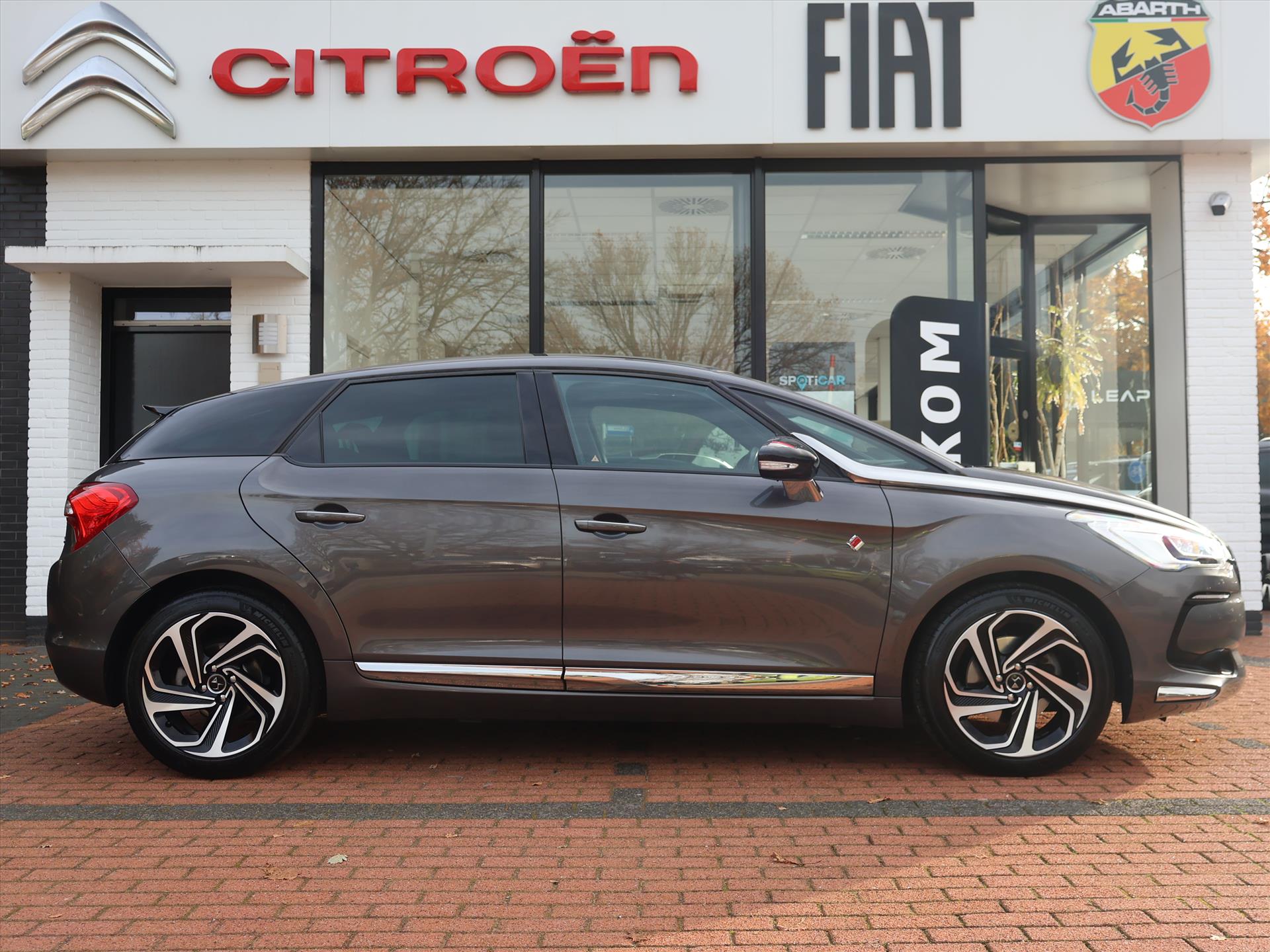 DS DS 5 THP 165PK EAT6 Automaat S&S Performance Line, Rijklaarprijs | Panoramadak | Trekhaak | Navigatie | Xenon - Afbeelding 4