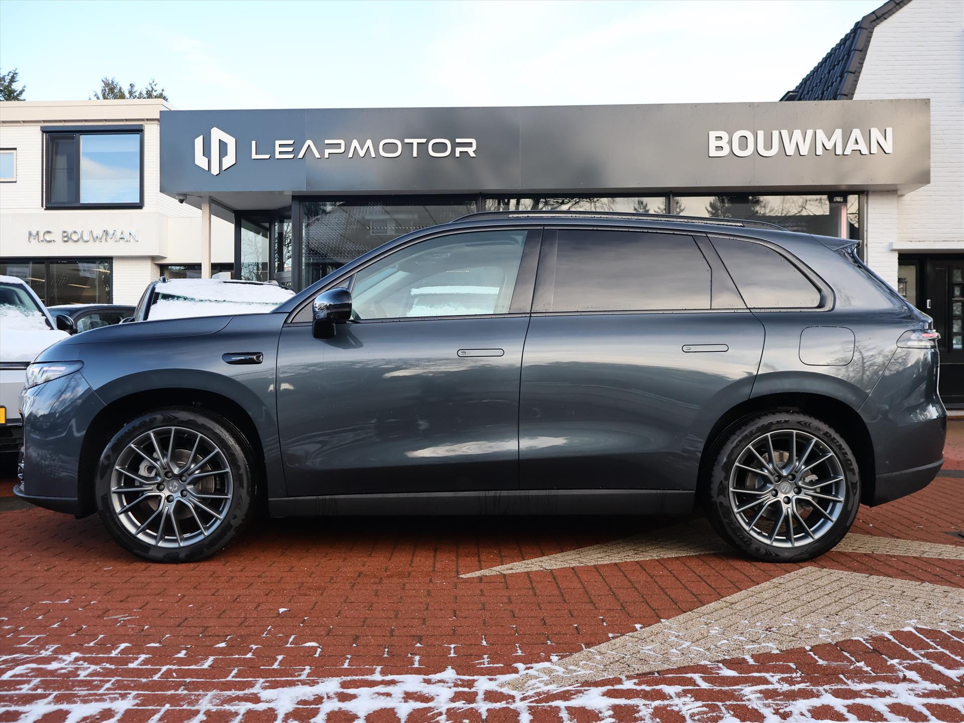 Leapmotor C10 REEV Plug-in hybride 28,4 kWh 215PK Automaat Design NIEUW, Rijklaarprijs | Panoramadak | Camera 360 | Adaptieve Cruise Control - Afbeelding 3