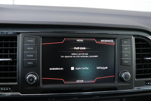 Apple Carplay/Android Auto Apple Carplay/Android Auto