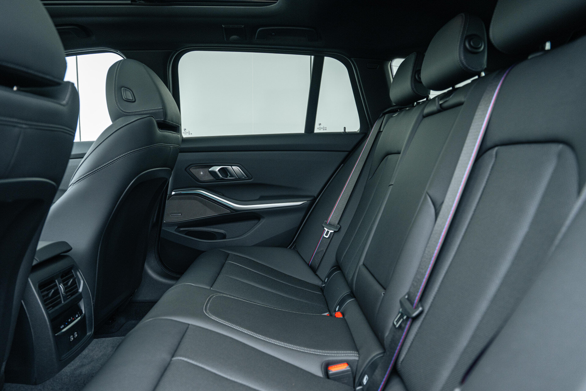 BMW 3 Serie Touring 330e High Executive M Sport Automaat - Afbeelding 5