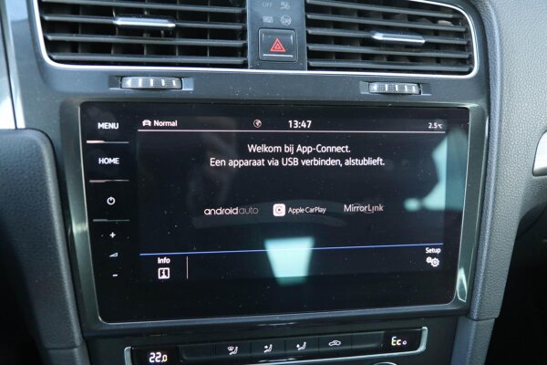 Apple Carplay/Android Auto Apple Carplay/Android Auto
