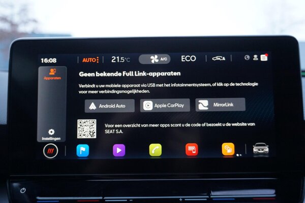 Apple Carplay/Android Auto Apple Carplay/Android Auto