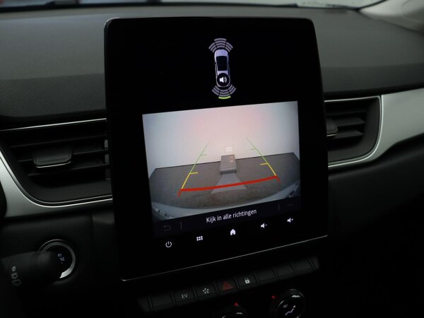 Parkeersensoren achter met achteruitrijcamera en sonische weergave