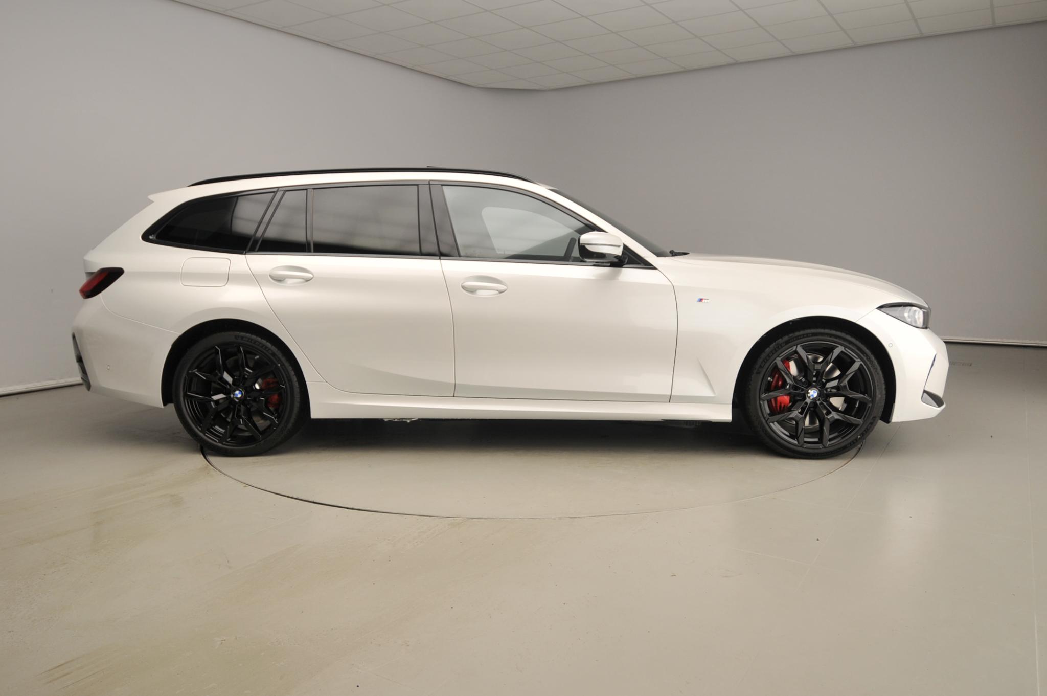 BMW 3 Serie Touring 330e - Afbeelding 4