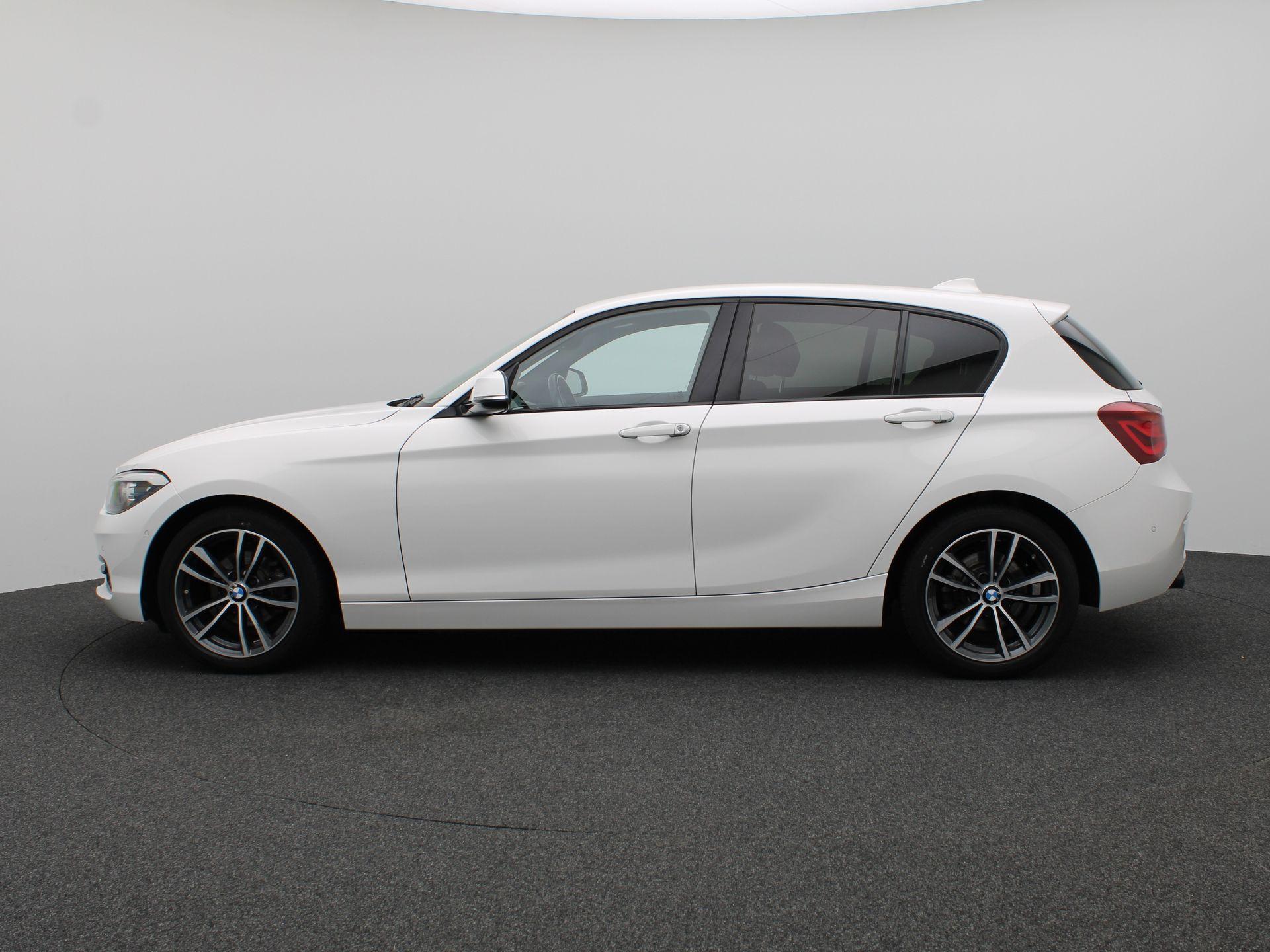BMW 1-serie 118i Executive 136PK Aut8 - Afbeelding 3