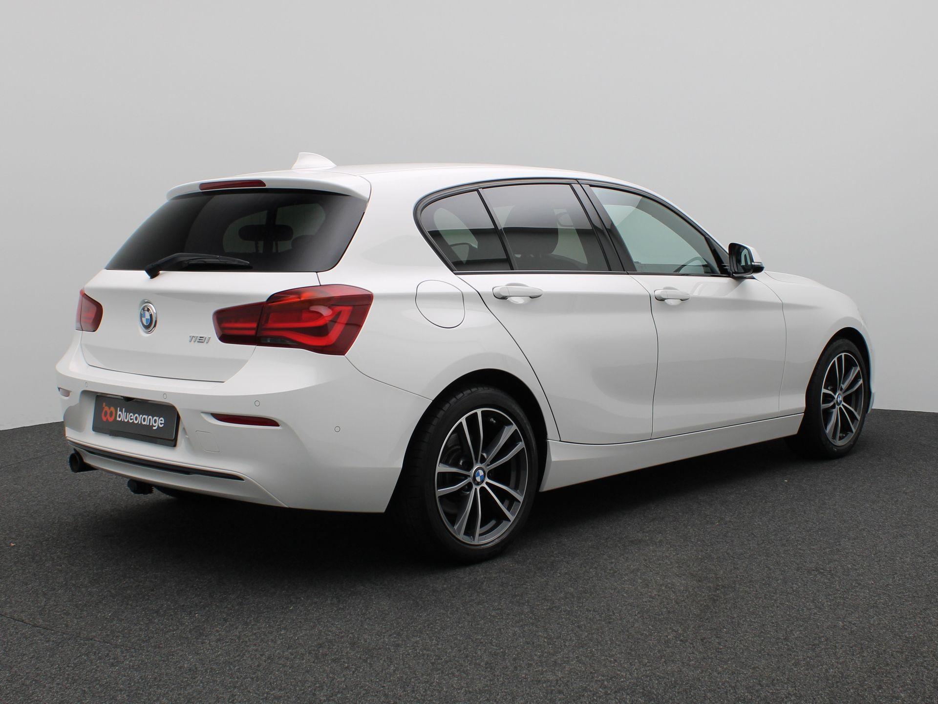 BMW 1-serie 118i Executive 136PK Aut8 - Afbeelding 4