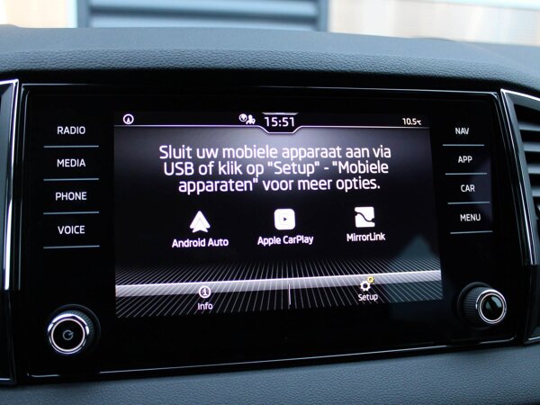 Apple Carplay/Android Auto Apple Carplay/Android Auto