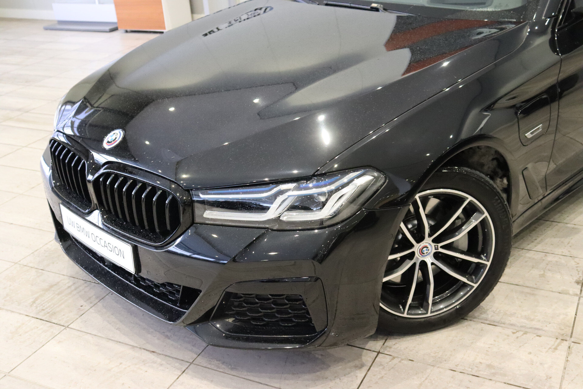 BMW 5 Serie Touring 530e xDrive M Sport Automaat - Afbeelding 2