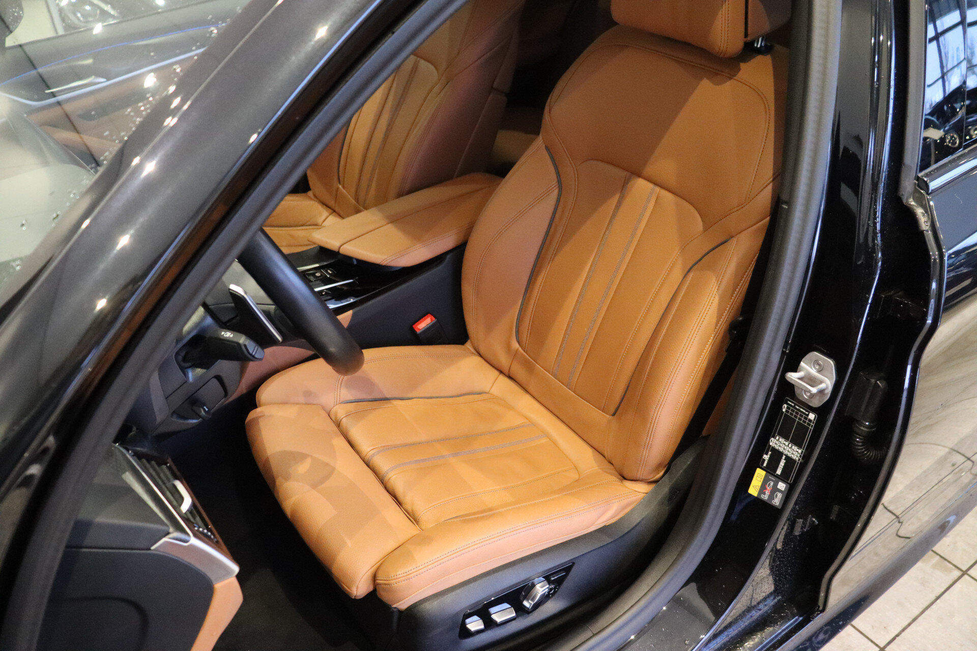 BMW 5 Serie Touring 530e xDrive M Sport Automaat - Afbeelding 4