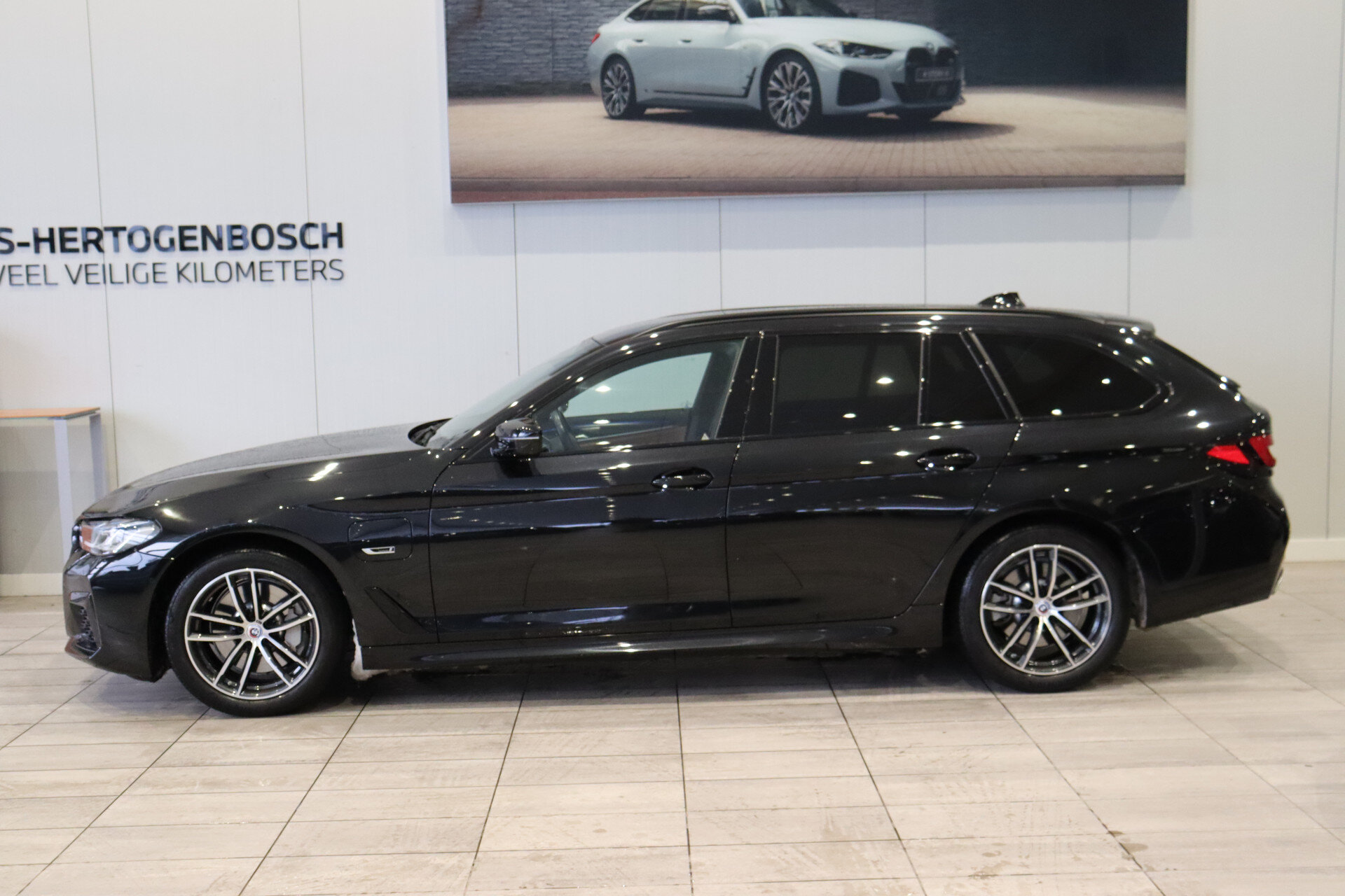 BMW 5 Serie Touring 530e xDrive M Sport Automaat - Afbeelding 5
