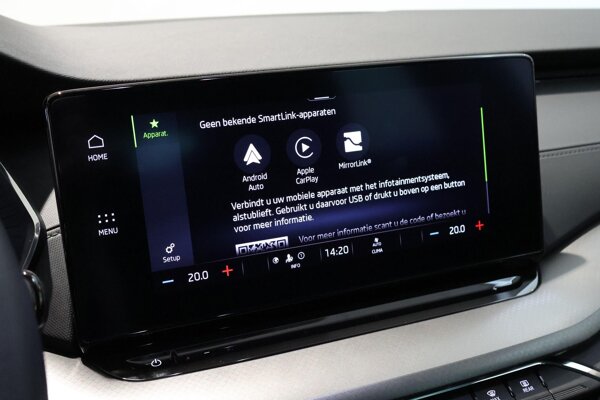 Apple Carplay/Android Auto Apple Carplay/Android Auto