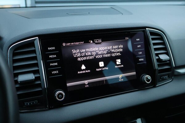 Apple Carplay/Android Auto Apple Carplay/Android Auto