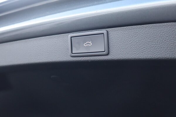 elektrisch bedienbare achterklep met sensorsturing