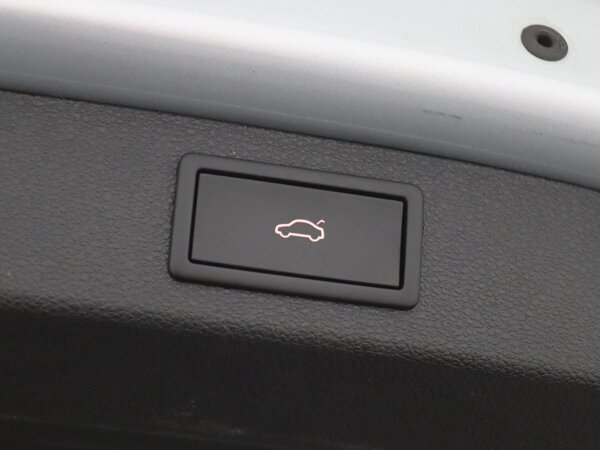 elektrisch bedienbare achterklep met sensorsturing