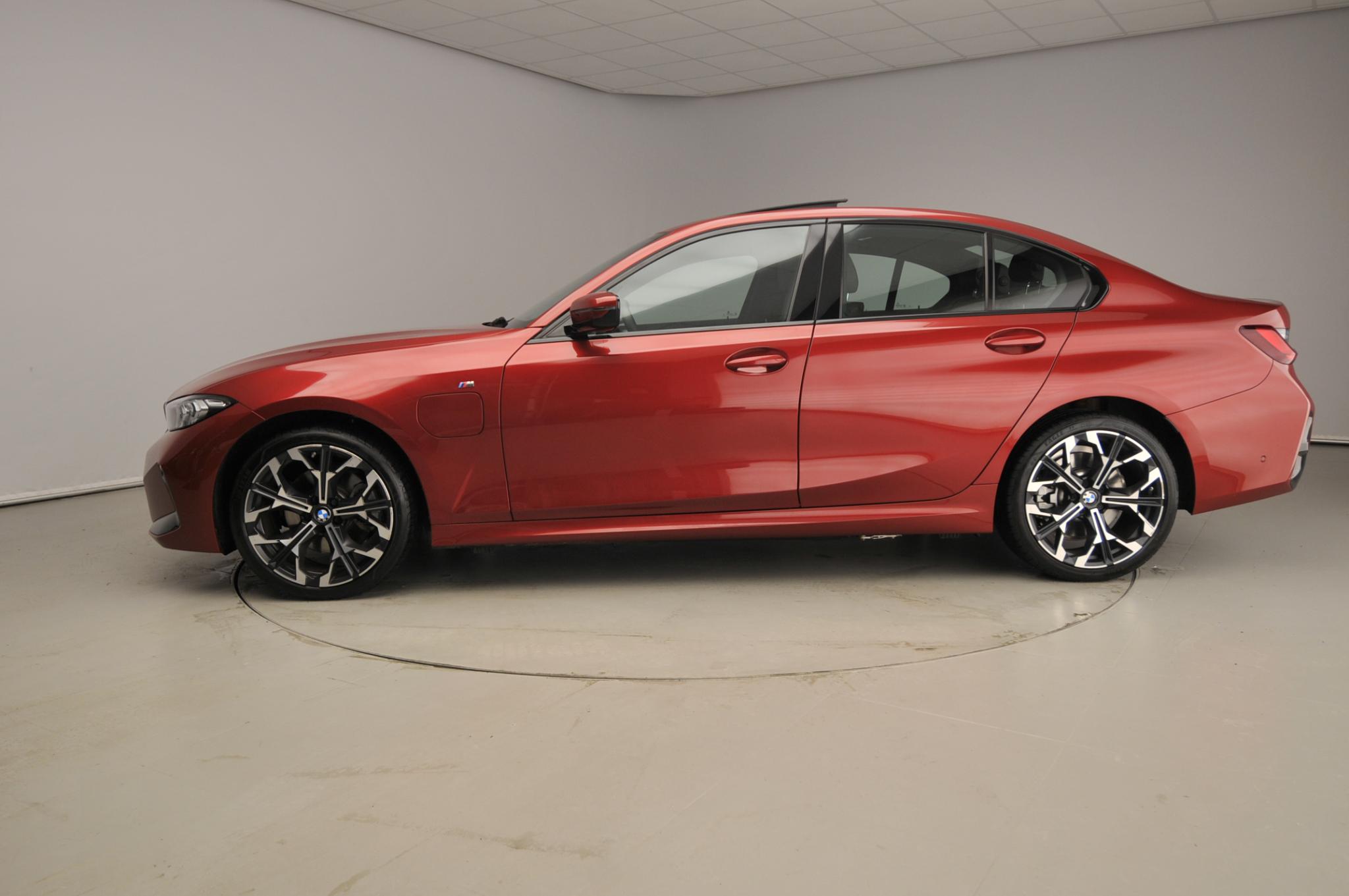 BMW 3 Serie Sedan 330e - Afbeelding 2