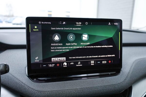 Apple Carplay/Android Auto Apple Carplay/Android Auto