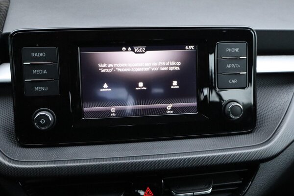 Apple Carplay/Android Auto Apple Carplay/Android Auto