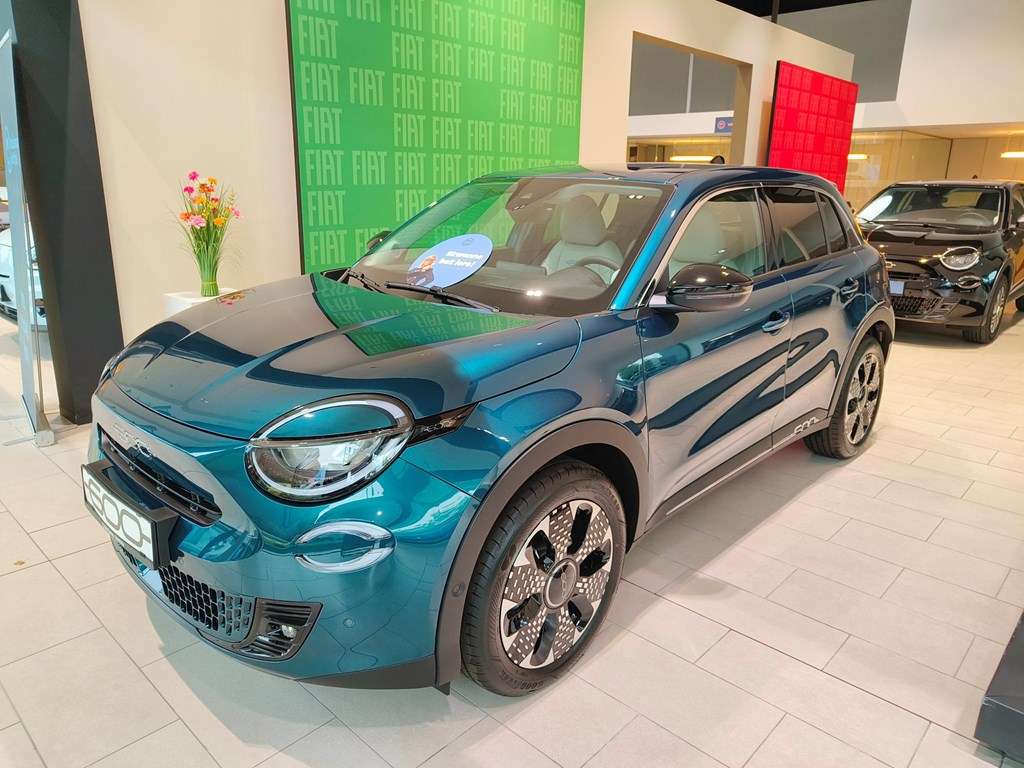 Fiat 600 e La Prima * KEYLESS START / ENTRY * NAVI * V