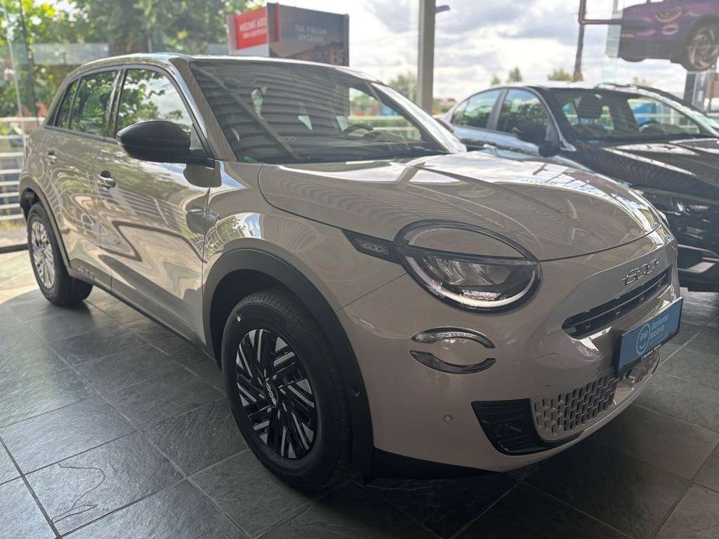 Fiat 600 HYBRID 136 PK