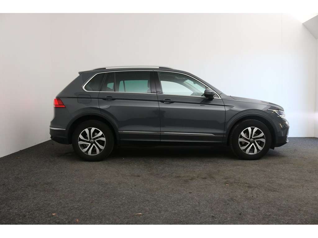 Volkswagen Tiguan 2.0D AUTOMAAT ACTIVE *DAB*GPS*CARPLAY*CAMERA ACHTE v - Afbeelding 3