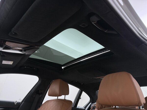 Elektrisch bediend glazen kanteldak Elektrisch bediend glazen kanteldak