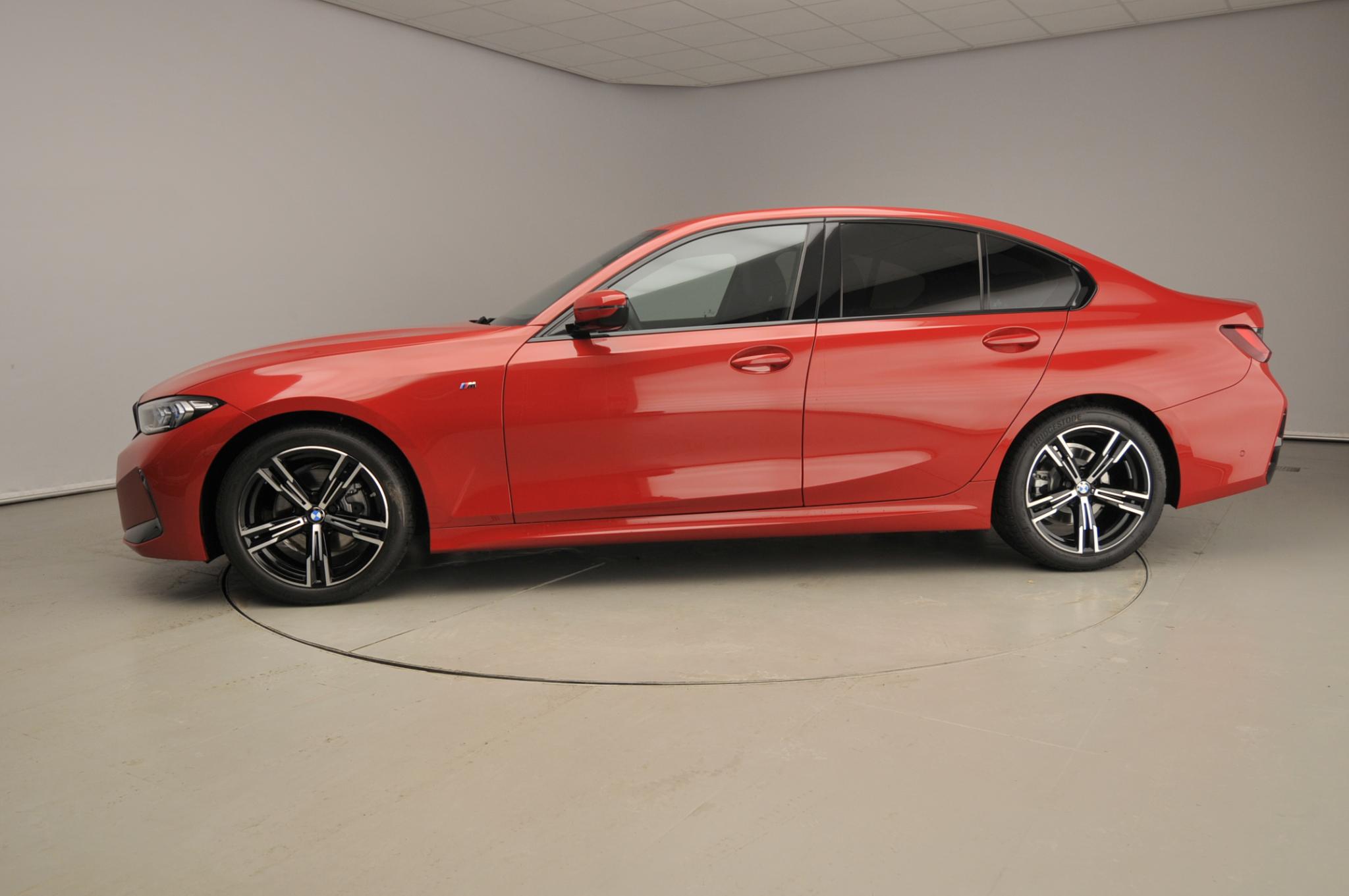BMW 3 Serie Sedan 320i - Afbeelding 2