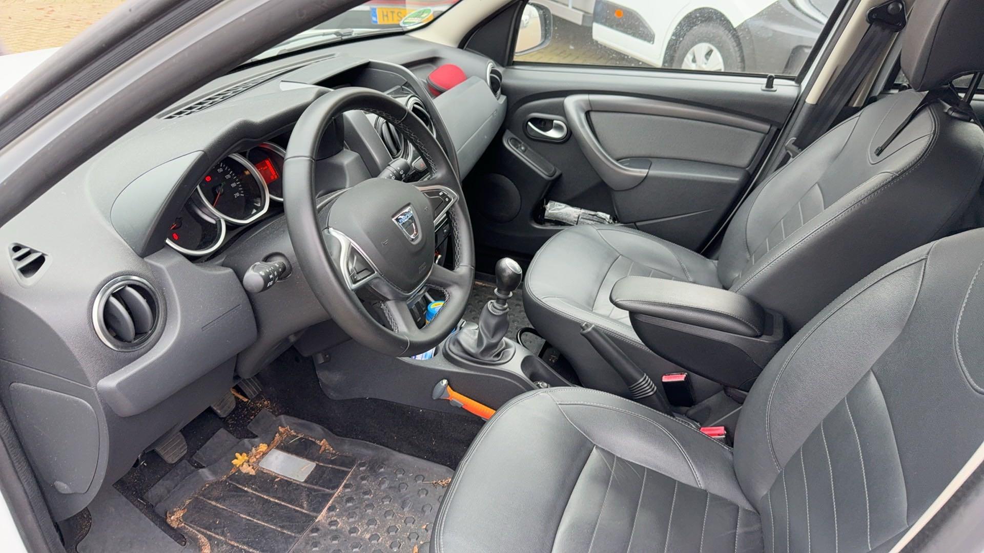 Dacia Duster TCe 125 4x2 Stop & Start Série Limitée Blackshadow - Afbeelding 5